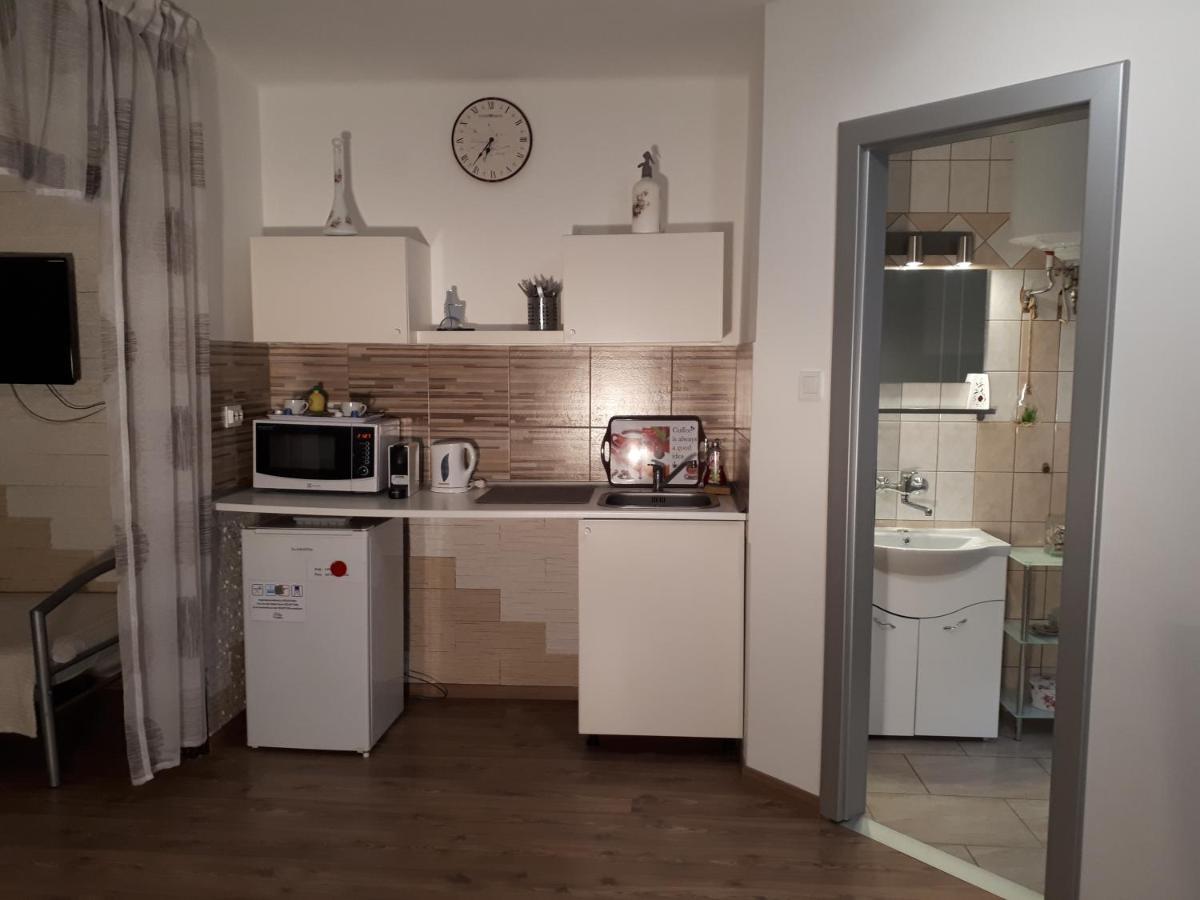 Mini Vendeghaz Budaoers Buitenkant foto