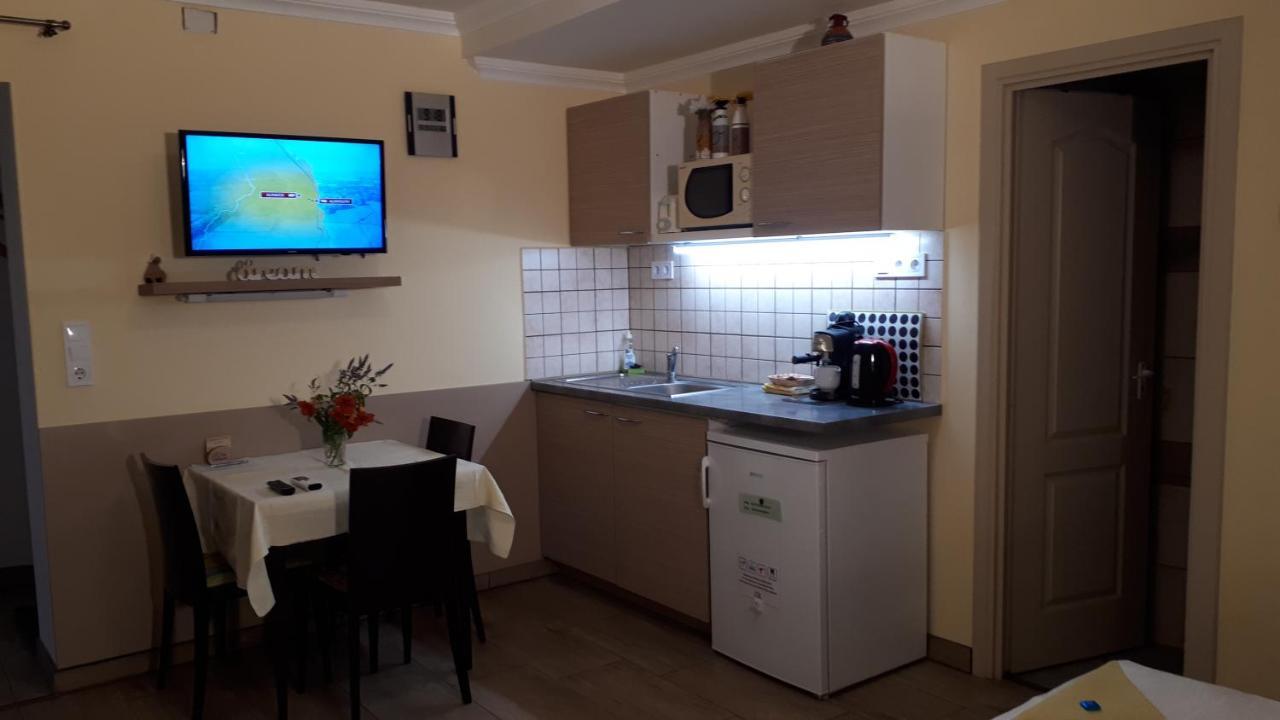 Mini Vendeghaz Budaoers Buitenkant foto