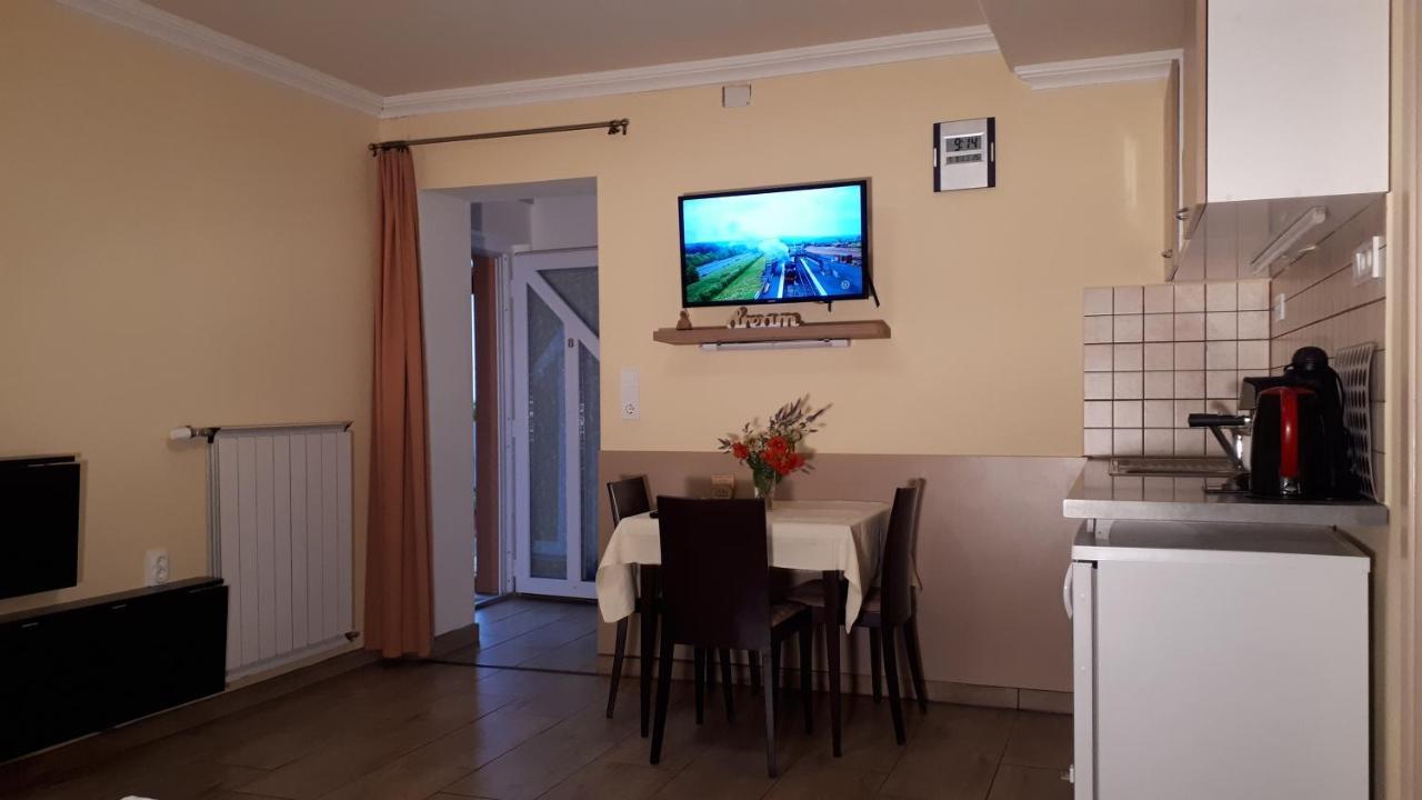 Mini Vendeghaz Budaoers Buitenkant foto